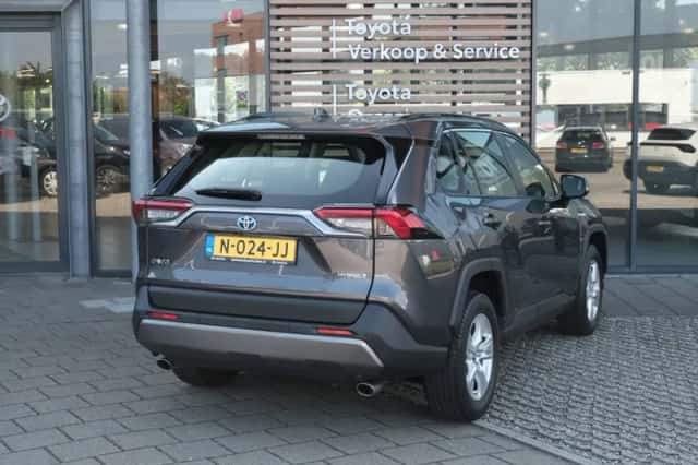Toyota RAV4 (2021) thumbnail 5