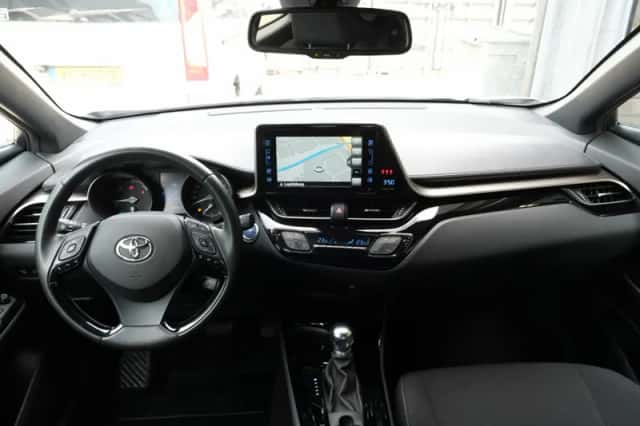 Toyota C-HR (2019) thumbnail 4