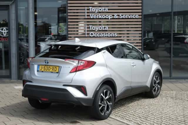 Toyota C-HR (2019) thumbnail 5