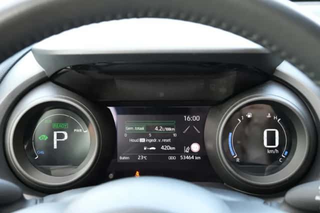 Toyota Yaris (2020) thumbnail 3
