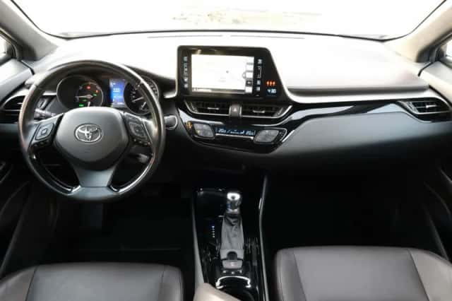 Toyota C-HR (2018) thumbnail 4