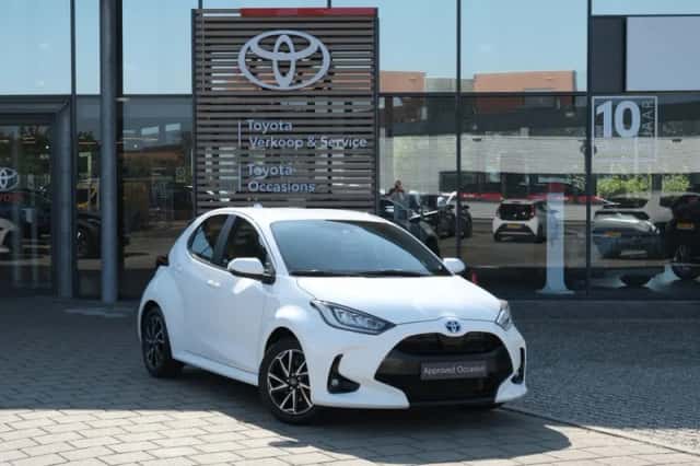 Toyota Yaris (2022) thumbnail 2