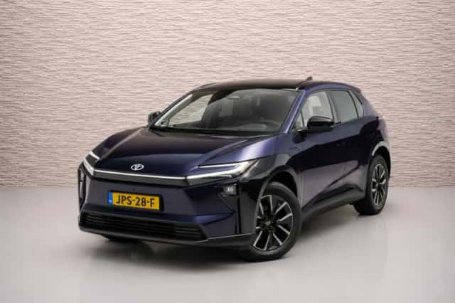Toyota bZ4X (2025) thumbnail 1