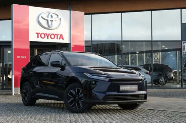 Toyota bZ4X (2025) thumbnail 2