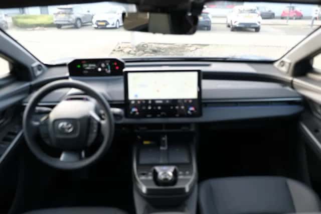 Toyota bZ4X (2025) thumbnail 4
