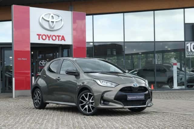 Toyota Yaris (2021) thumbnail 2