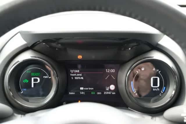 Toyota Yaris (2021) thumbnail 3