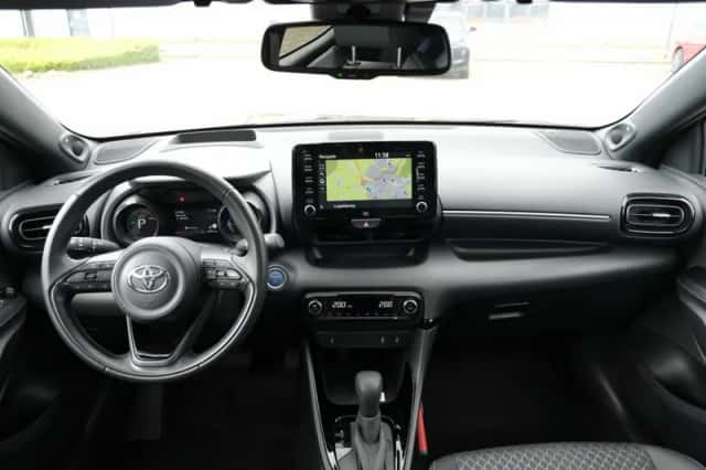 Toyota Yaris (2021) thumbnail 4