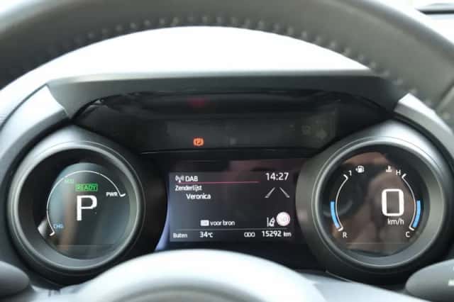 Toyota Yaris (2022) thumbnail 3