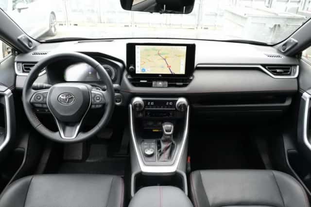 Toyota RAV4 (2025) thumbnail 4