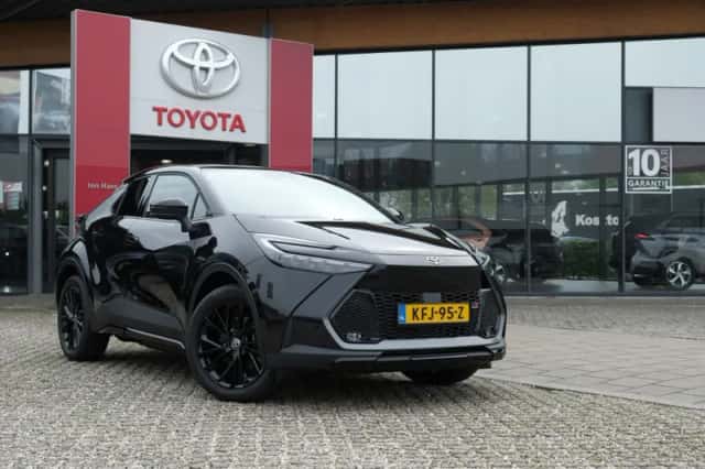 Toyota C-HR (2026) thumbnail 2