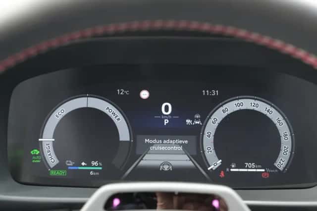 Toyota C-HR (2026) thumbnail 3