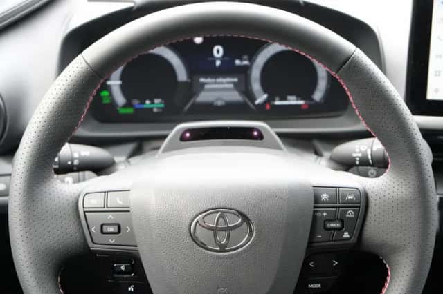 Toyota C-HR (2026) thumbnail 4