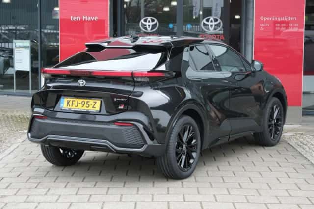 Toyota C-HR (2026) thumbnail 5