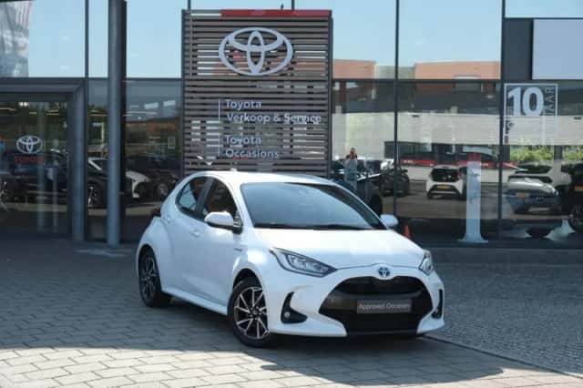 Toyota Yaris (2021) thumbnail 2