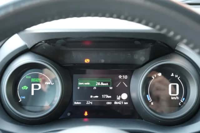 Toyota Yaris (2021) thumbnail 3