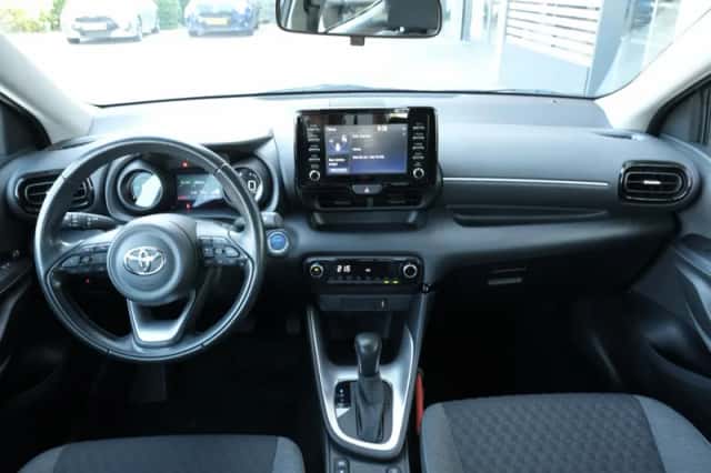 Toyota Yaris (2021) thumbnail 4