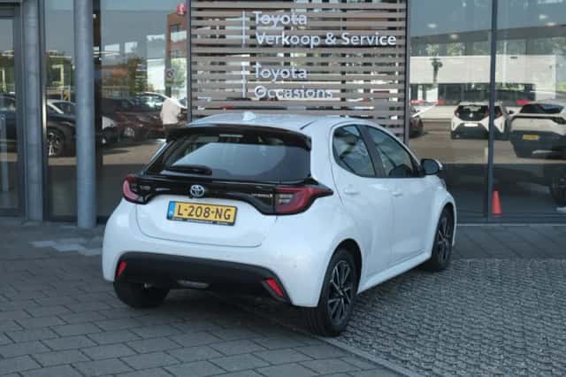 Toyota Yaris (2021) thumbnail 5