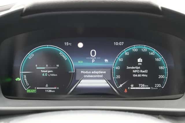 Toyota C-HR (2025) thumbnail 3
