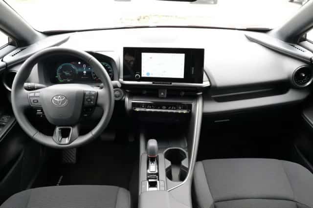 Toyota C-HR (2025) thumbnail 4