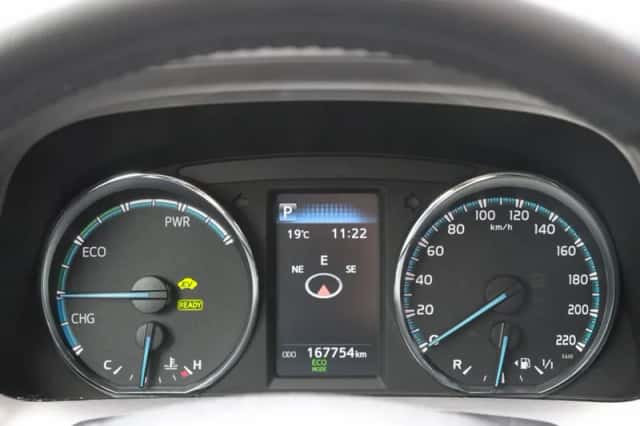 Toyota RAV4 (2016) thumbnail 3
