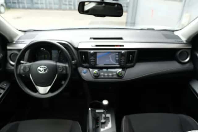 Toyota RAV4 (2016) thumbnail 4