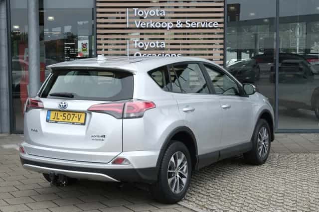 Toyota RAV4 (2016) thumbnail 5