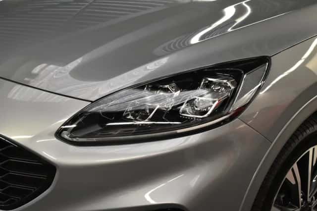 Ford Kuga (2023) thumbnail 4