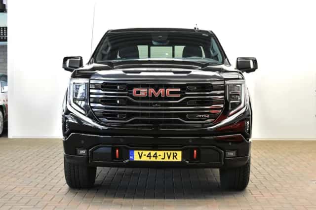 GMC Sierra (2024) thumbnail 3