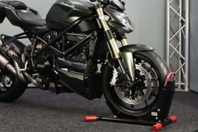 Ducati STREETFIGHTER (2013) thumbnail 4