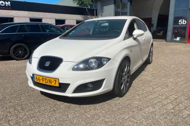 SEAT Leon (2011) thumbnail 1