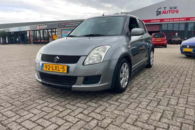 Suzuki Swift (2010) thumbnail 1