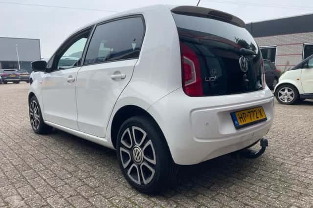 Volkswagen Up! (2015) thumbnail 4