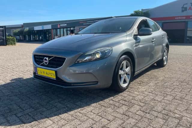 Volvo V40 (2016) thumbnail 1