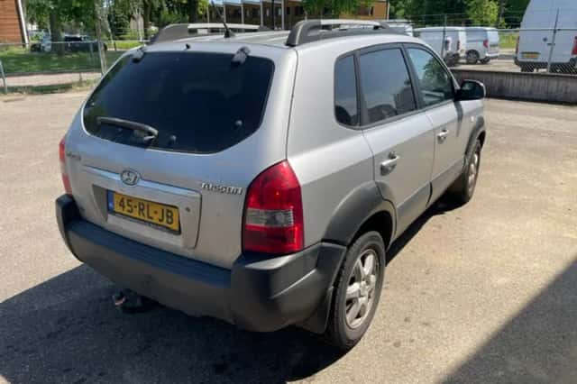 Hyundai Tucson (2005) thumbnail 3