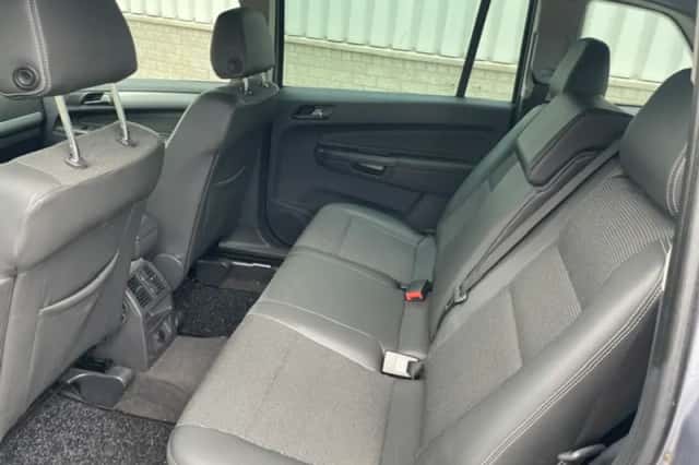 Opel Zafira (2009) thumbnail 6