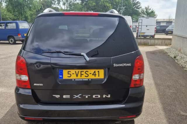 SsangYong Rexton (2008) thumbnail 3