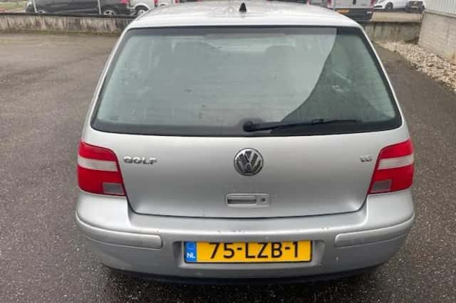 Volkswagen Golf (2003) thumbnail 4