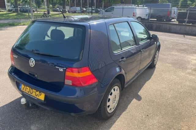 Volkswagen Golf (2002) thumbnail 3