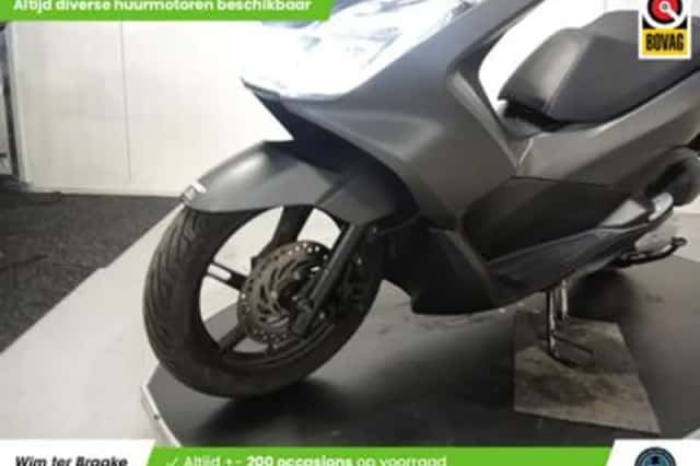 Honda PCX 150 (2015) thumbnail 4