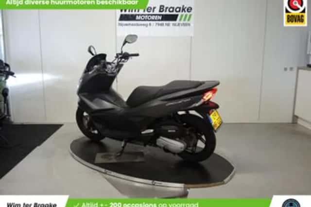 Honda PCX 150 (2015) thumbnail 5