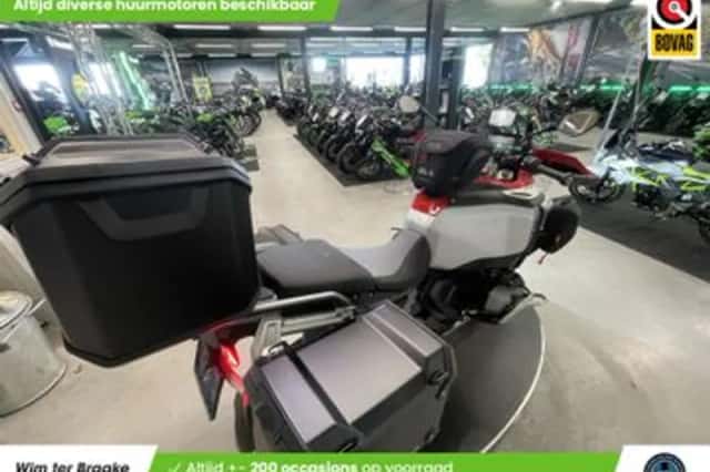 BMW R (2024) thumbnail 3