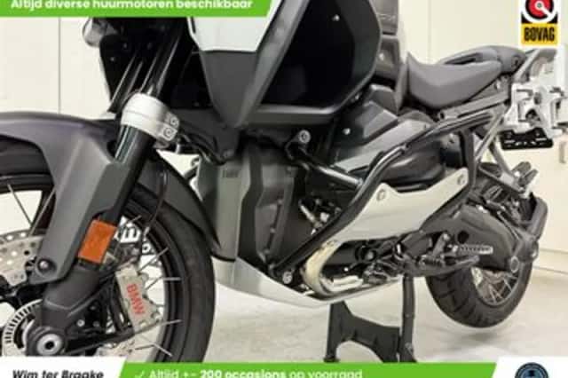 BMW R (2024) thumbnail 3