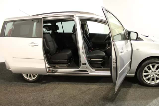 Mazda 5 (2009) thumbnail 5