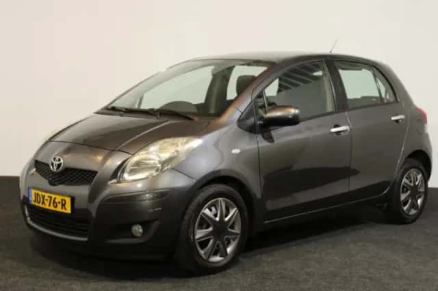 Toyota Yaris (2011) thumbnail 1