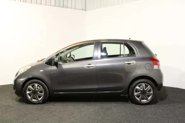 Toyota Yaris (2011) thumbnail 5