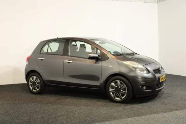 Toyota Yaris (2011) thumbnail 6
