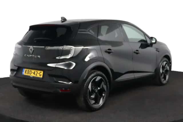 Renault Captur (2024) thumbnail 2