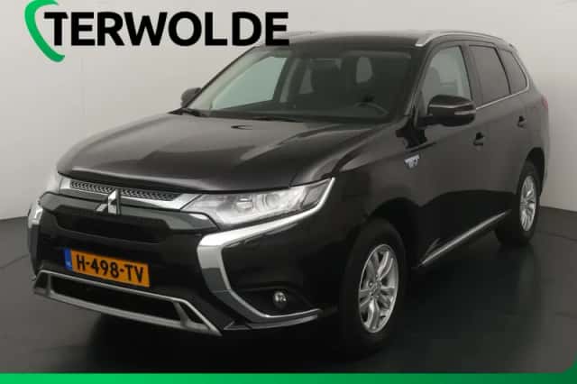 Mitsubishi Outlander (2020) thumbnail 1