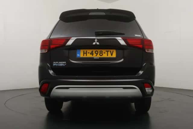 Mitsubishi Outlander (2020) thumbnail 4